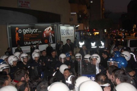 Alman askerlerin başına çuval geçirmek istediler