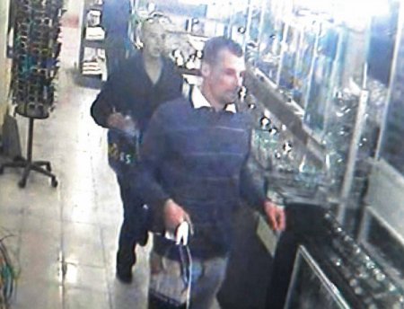 Alman askerlerin başlarına çuval geçirme girişimi güvenlik kamerasında