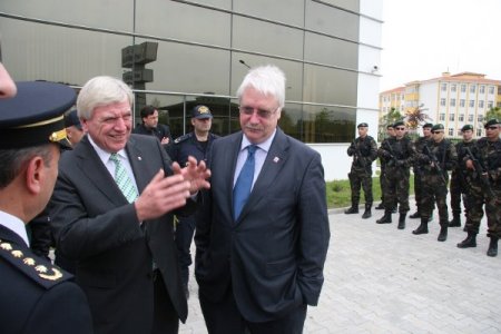 Alman Başbakan Bouffier: Türk Polisine Hayran Kaldım