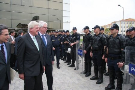 Alman Başbakan Bouffier: Türk Polisine Hayran Kaldım