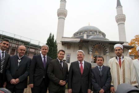 Alman Cumhurbaşkanı Gauck, Şehitlik Camii'ni ziyaret etti