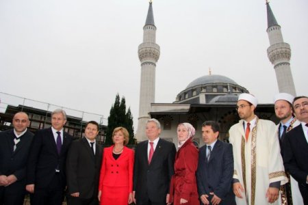 Alman Cumhurbaşkanı Gauck, Şehitlik Camii'ni ziyaret etti