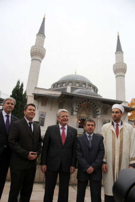 Alman Cumhurbaşkanı Gauck, Şehitlik Camii'ni ziyaret etti