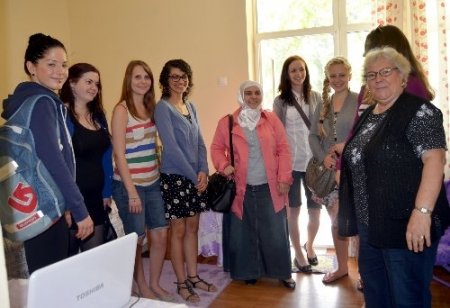 Alman gençler kayınvalidesine bile bakan Türkler'e hayran kaldı