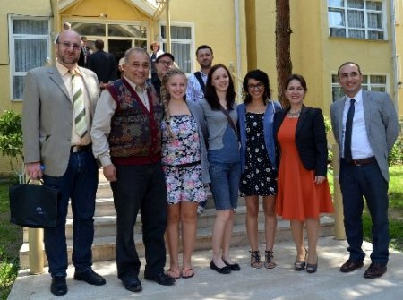 Alman gençler kayınvalidesine bile bakan Türkler'e hayran kaldı