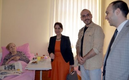 Alman gençler kayınvalidesine bile bakan Türkler'e hayran kaldı