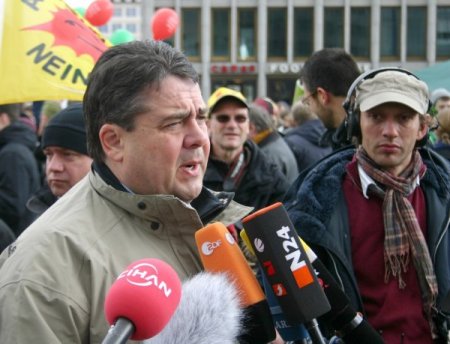 Alman Halkı, Nükleer Santrallerin ‘hemen’ Kapatılması İçin Yürüdü