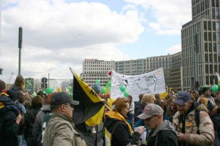 Alman Halkı, Nükleer Santrallerin ‘hemen’ Kapatılması İçin Yürüdü