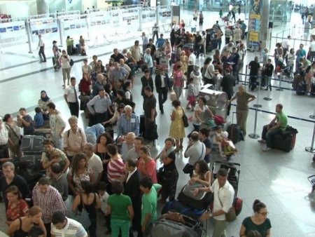 Alman Havayolu şirketi greve gitti, yolcular mağdur oldu