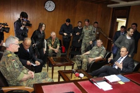 Alman komutandan Vali Kızılcık'a ziyaret