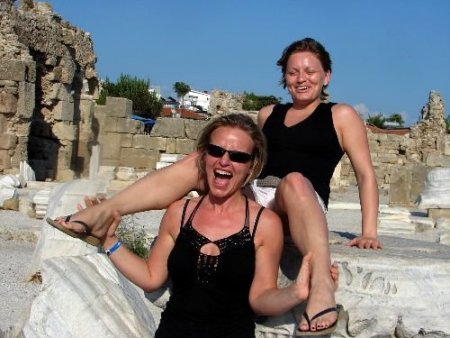 Alman Popçu Kardeşler, 'yarın Varsa Hayallerim De Var' Şarkısının Klibinin Çekimini Side'de Tamamladı