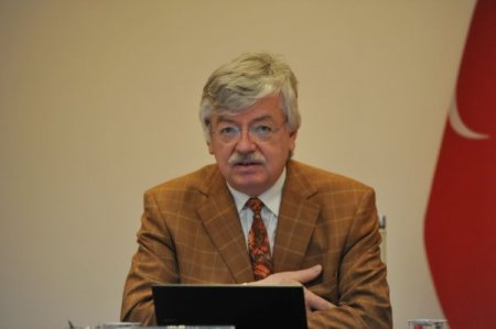 Alman Profesör: Türkler Almanya’ya Vizesiz Girebilir