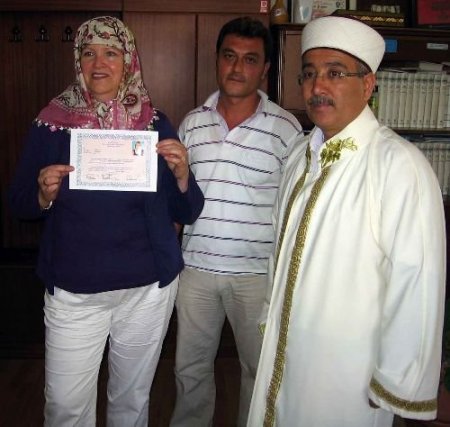 Alman Turist Okuduğu Kur'an Mealinden Etkilenip Müslüman Oldu