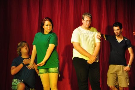 Alman ve Türk işsiz gençler, işsizliğin sıkıntılarını tiyatro ile anlatıyor