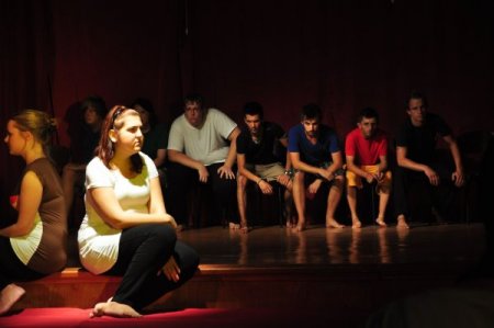 Alman ve Türk işsiz gençler, işsizliğin sıkıntılarını tiyatro ile anlatıyor