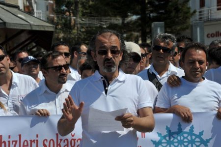 Almanca Rehberler, Şartları Düzeltilene Kadar İş Bırakacak