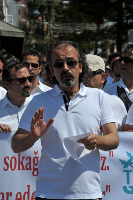 Almanca Rehberler, Şartları Düzeltilene Kadar İş Bırakacak