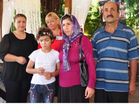 Almanlar, görme engelli Zahide için kermes düzenledi