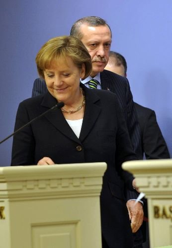 Almanya Başbakanı Merkel: Türkiye'nin De Almanya'da Okulu Olabilir