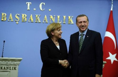 Almanya Başbakanı Merkel: Türkiye'nin De Almanya'da Okulu Olabilir