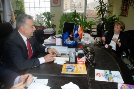 Almanya İzmir Başkonsolosu AK Parti’yi ziyaret etti