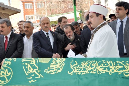 Almanya'da yangında ölen aile, gözyaşları içinde toprağa verildi