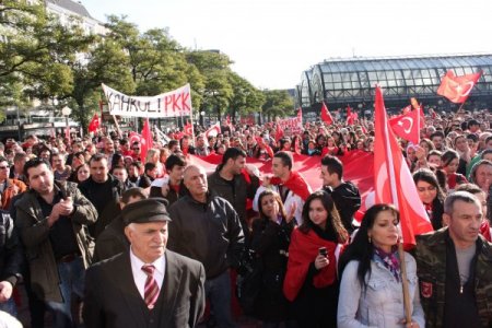 Almanya’daki Gurbetçiler Terör Olaylarına Karşı Tek Bilek Tek Yürek Oldu