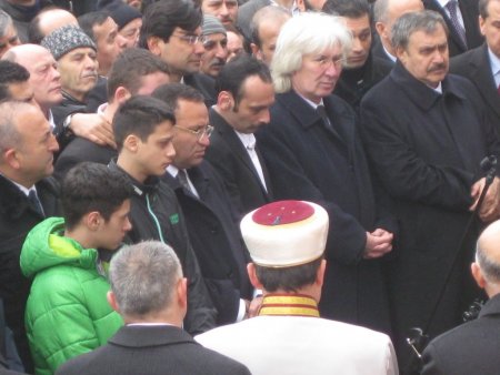 Almanya'daki yangında ölenler için cenaze namazı kılındı