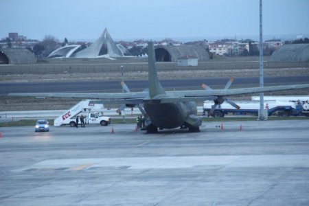 Almanya'ya ait askeri uçak, Atatürk Havalimanı'na acil iniş yaptı