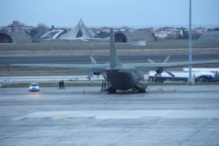 Almanya'ya ait askeri uçak, Atatürk Havalimanı'na acil iniş yaptı
