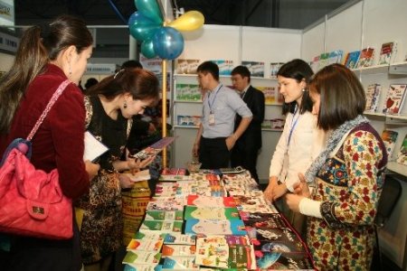 Almatı’da düzenlenen eğitim fuarına büyük ilgi