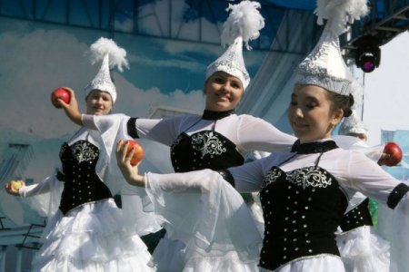 Almatı’da 'elma tadında' festival