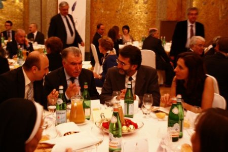 Alp Dağları’nın eteklerinde dostluk ve barış çağrısı