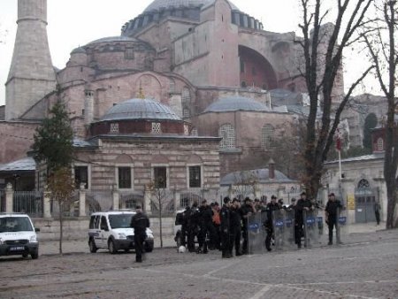 Alperenler Ayasofya Önünde Bayram Namazı Kıldı