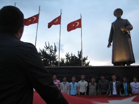 Alperen'ler Teröre Lanet İçin Yürüdü