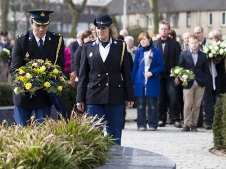 Alphen aan den Rijn saldırısının ikinci yıldönümünde anma töreni