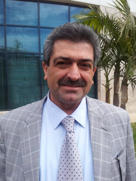 Altı ay çalışıp bir yıl maaş alıyorlar