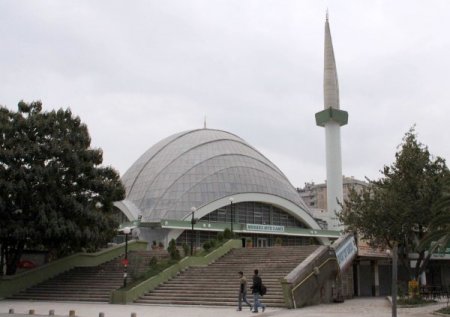 Altı ticarethane üstü cami devri kapanıyor