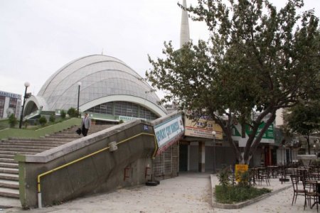 Altı ticarethane üstü cami devri kapanıyor