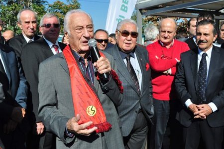 ‘Altın ayaklar’a Eskişehirsporlu taraftarlar tepki gösterdi