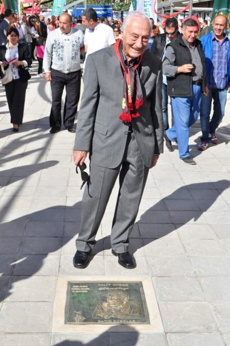 ‘Altın ayaklar’a Eskişehirsporlu taraftarlar tepki gösterdi