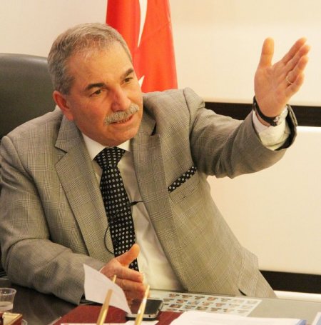 Altın çöpler, akülü araç yolu gözleyen engellilere umut oldu