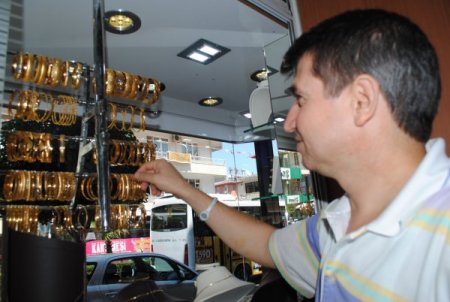 Altın Fiyatları Arttı, Turiste Satış Yapamayan Kuyumcular Sinek Avlıyor