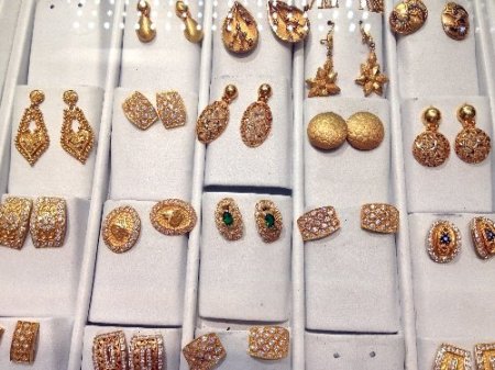 Altın fiyatlarının düşmesi kuyumcuların işlerini arttırdı (Özel)
