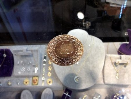 Altın fiyatlarının düşmesi kuyumcuların işlerini arttırdı (Özel)