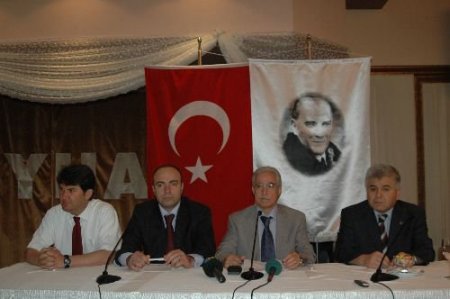 Altın Koza Film Festivali'nin Ertelenmesi Tartışmalara Neden Oldu