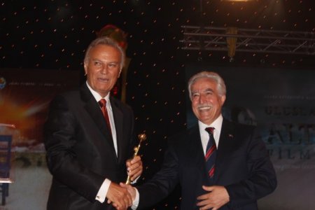 Altın Koza’nın ’Yaşam Boyu Onur Ödülleri’ sinemanın emektarlarına verildi