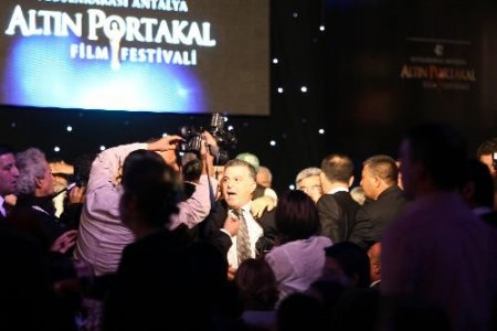 Altın Portakal'da 'emir Kosterica' Protestosu