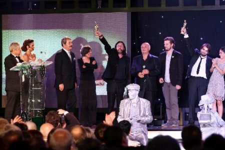 Altın Portakal'da Ödüller Sahiplerini Buldu: 'çoğunluk Film'i Geceye Damga Vurdu