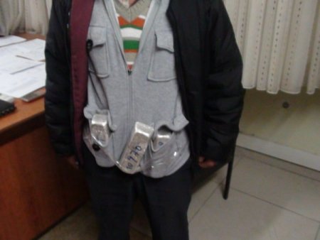 Altın ve gümüşü vücutlarına bantlayan Suriyeliler yakalandı